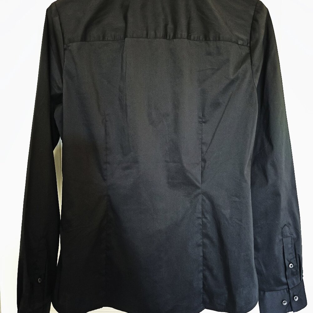 H&M Women's Button Down Collared V-neck Long Sleeve Black Dress Shirt - Picture 2 of 3